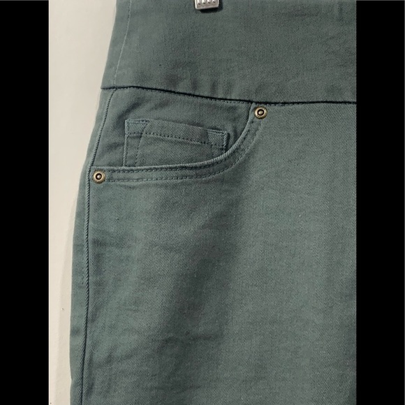 Lee Sculpting Jeans Mid rise Tummy control in Army Green size 8 - Picture 6 of 14